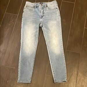 J Crew 9” High Rise Skinny Jeans. Size 28